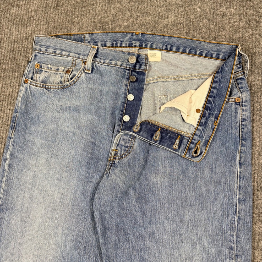 Levis 501 Original Fit Jeans Mens 36x34 Light Wash Blue Denim 00501-2200 - Picture 4 of 12